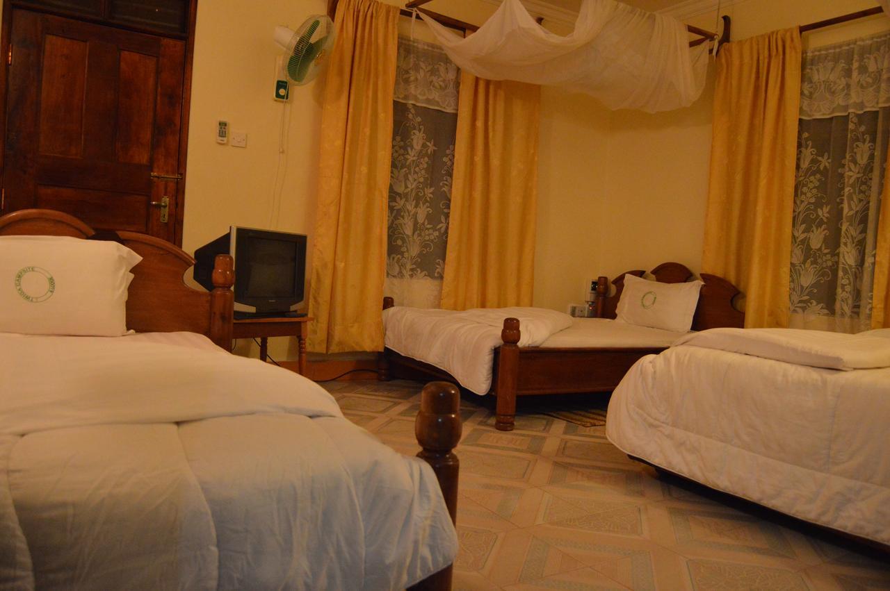Twiga Lodge And Campsite Мто-ва-Мбу Екстер'єр фото