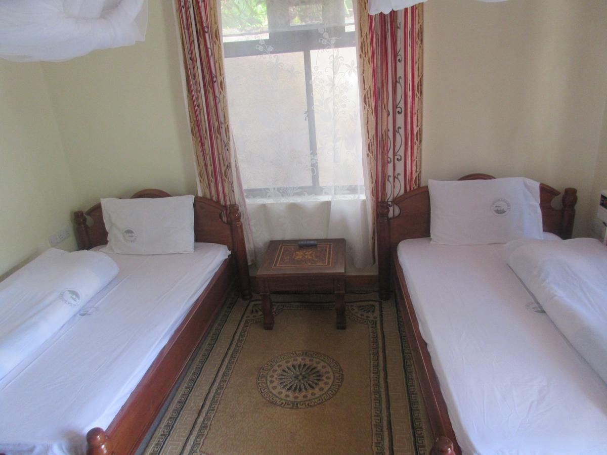 Twiga Lodge And Campsite Мто-ва-Мбу Екстер'єр фото